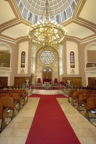 L'intérieur de la synagogue Neve Shalom à Istanbul, Turquie. (Crédit : Avec l'aimable autorisation de la communauté juive turque )