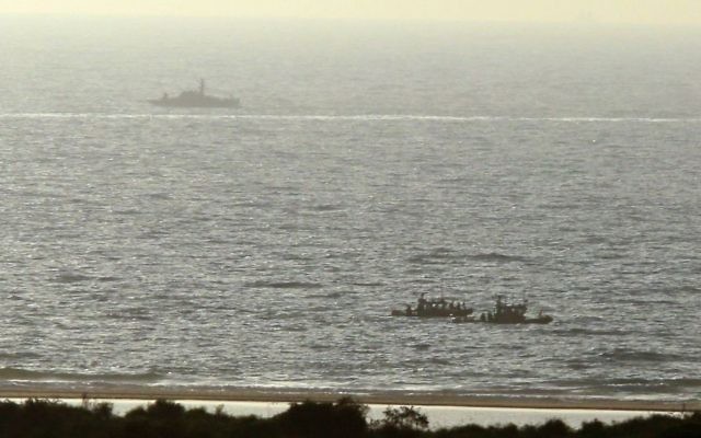 Les navires de la marine israélienne patrouillant près de Zikim, le 9 juillet 2014 (Crédit : Edi Israël / Flash90)