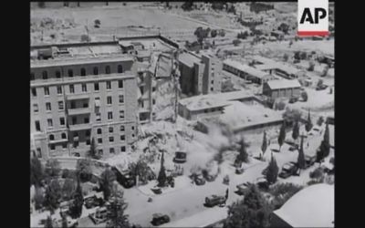 L'aile sud de l'Hôtel King David à Jérusalem après l'attentat terroriste  de 1946  (Capture d'écran YouTube / British Movietone)