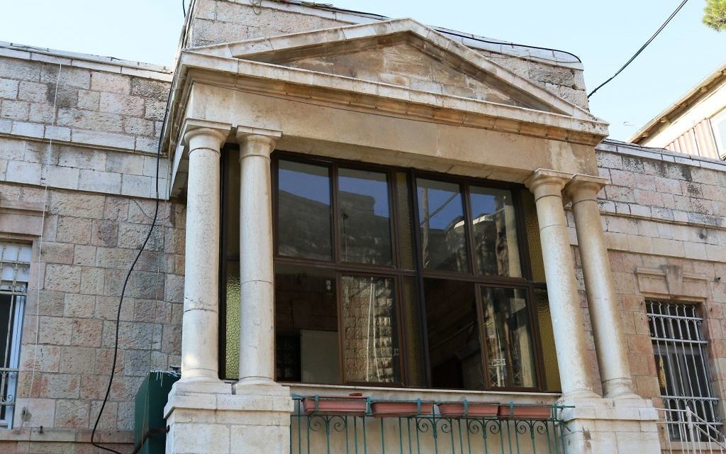 La synagogue et les appartements Kurdistani de Romema (Crédit : Shmuel Bar-Am)