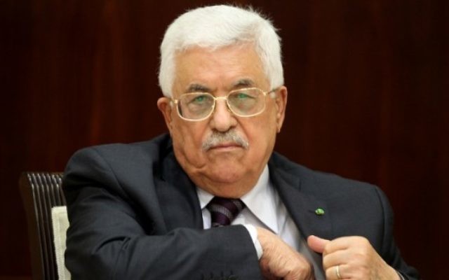 Le président de l'Autorité palestinienne Mahmoud Abbas préside une réunion du Comité exécutif de l'Organisation de libération de la Palestine dans la ville de Ramallah, en Cisjordanie, le 1er septembre 2015. (Crédit : Abbas Momani / AFP)