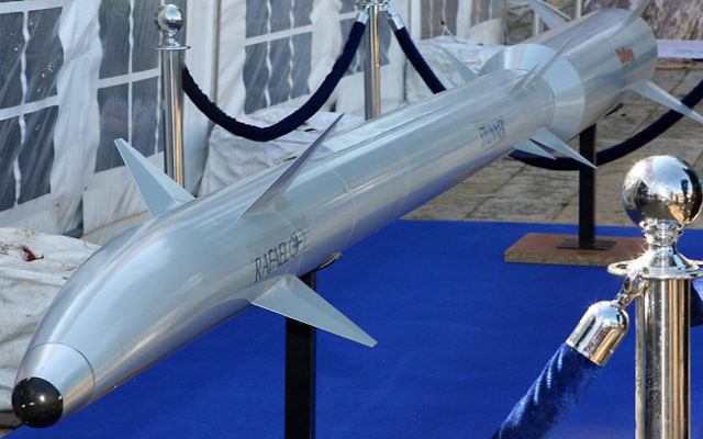 Un missile du système Fronde de David exposé, le 4 janvier 2012 (Crédit : Herzl Shapira / Flash90)