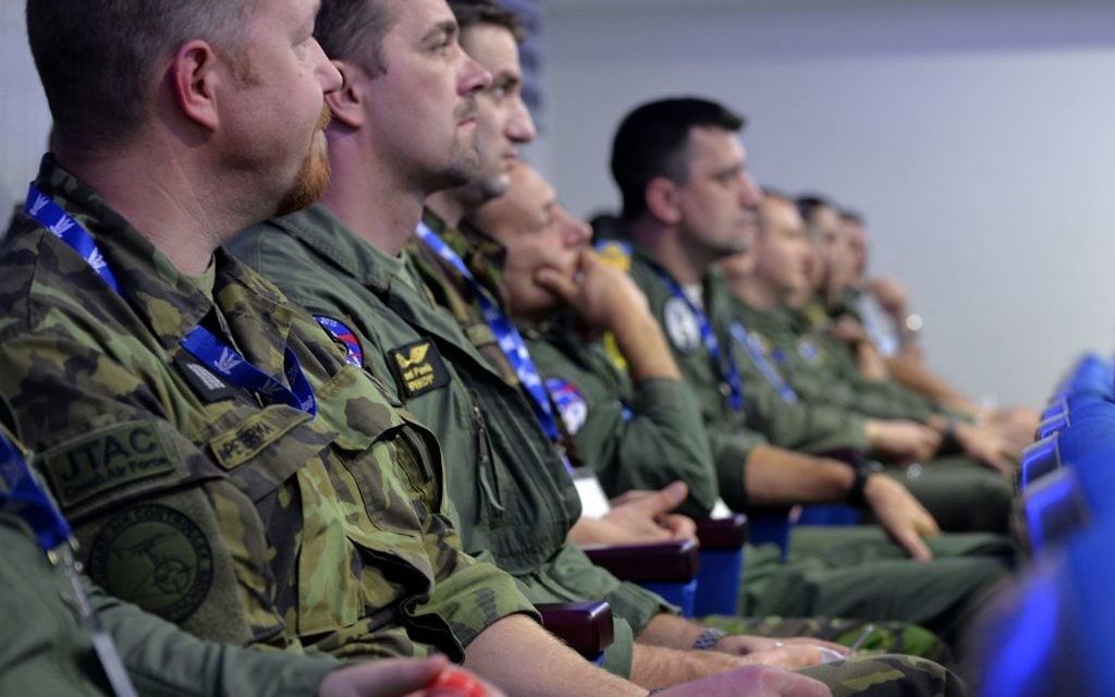 Soldats participant à l'exercice "Drapeau bleu" qui rassemble les Armées de l’Air israélienne, américaine, grecque et polonaise contre un État ennemi fictif (Crédit : Armée de l'air israélienne)
