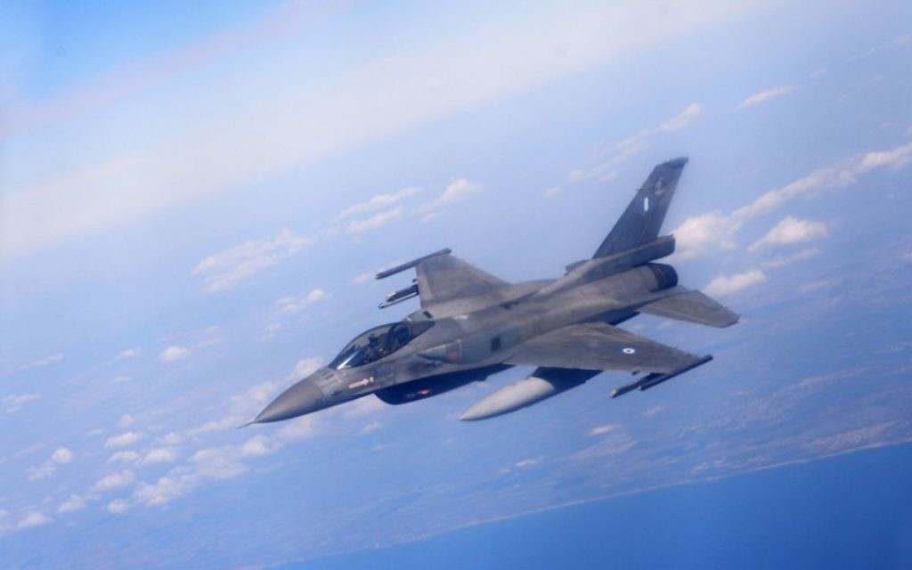 Un F-16 israélien durant l'exercice "Drapeau bleu" qui rassemble les Armées de l’Air israélienne, américaine, grecque et polonaise contre un État ennemi fictif (Crédit : Armée de l'air israélienne)