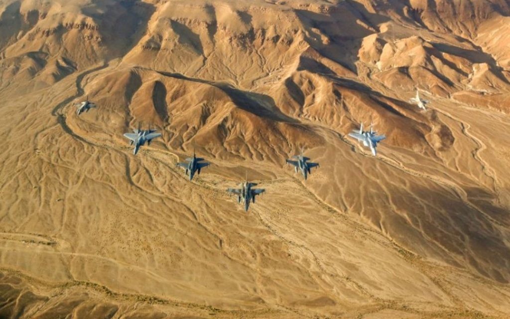 Des F-16 israéliens durant l'exercice "Drapeau bleu" qui rassemble les Armées de l’Air israélienne, américaine, grecque et polonaise contre un État ennemi fictif (Crédit : Armée de l'air israélienne)