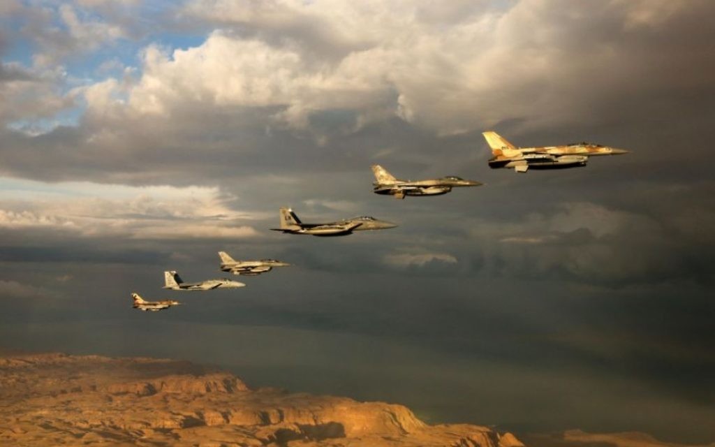Des F-16 israéliens durant l'exercice "Drapeau bleu" qui rassemble les Armées de l’Air israélienne, américaine, grecque et polonaise contre un État ennemi fictif (Crédit : Armée de l'air israélienne)