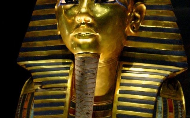 Masque funéraire en or de Toutânkhamon (CC Wikipedia - musée égyptien du Caire).
