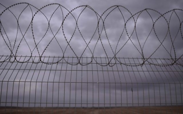 La clôture à la frontière entre Israël et Gaza. (Crédit : Tomer Neuberg / Flash90)