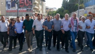 Des membres du parti Hadash de la Liste arabe unie manifestent contre le gouvernement à Nazareth, le 10 octobre 2015 (Crédit photo: Basel Awidat / Flash90)