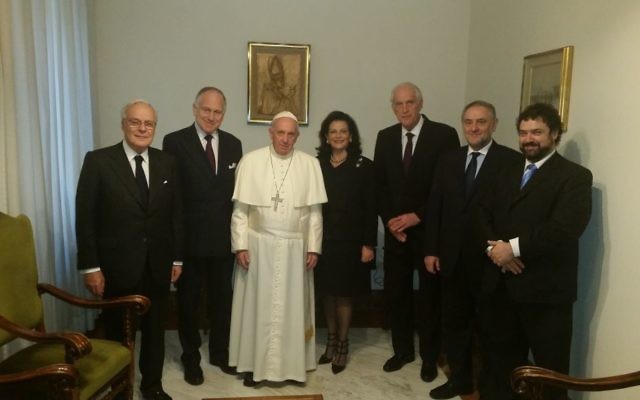 Le pape François et les membres du Congrès juif mondial (Crédit : Congrès juif mondial)