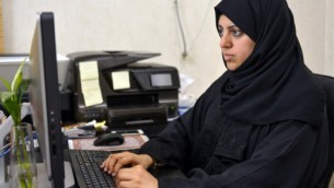 Nassima al-Sadah, militante des droits des femmes, à Qatif, en Arabie saoudite, le 26 novembre 2015. (Crédit : STR/AFP) 