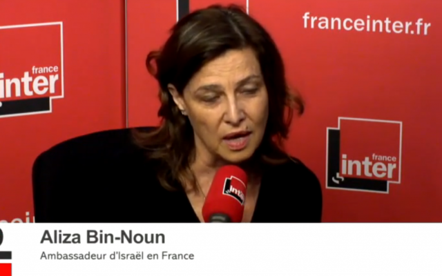 L'ambassadrice d'Israël en France interviewée par Léa Salamé le 12 novembre 2015 (Crédit : Capture d’écran DailyMotion)