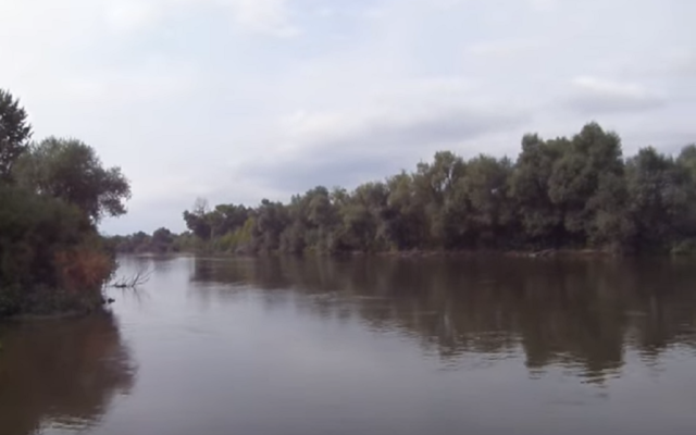 Rivière d'Evros qui sépare la Turquie et la Grèce (Crédit : Capture d'écran YouTube)