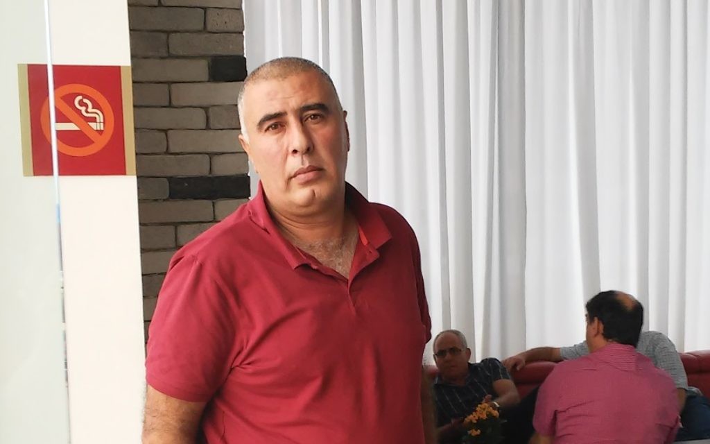 Hamed Zinati, un agent immobilier druze, a passé quatre ans en prison pour un crime qu'il n'a pas commis (Crédit : Simona Weinglass / Times of Israël)