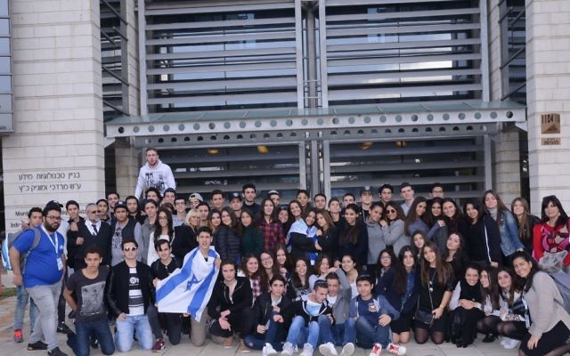 Des étudiants français en visite à l'université de Bar-Ilan dans le cadre du programme Bac Bleu Blanc (Crédit : université de Bar-Ilan)