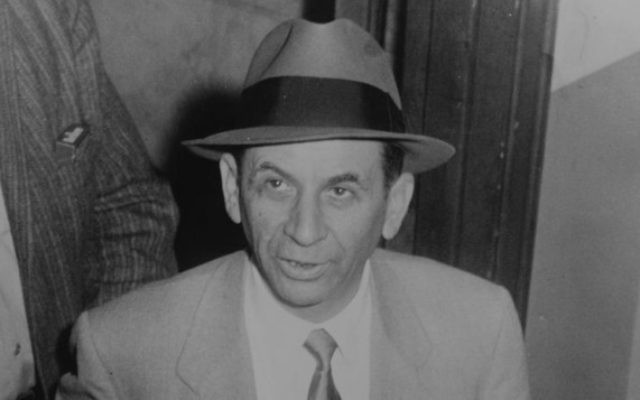 Meyer Lansky au commissariat de New York City en 1958 (Wikimedia Commons / JTA)
