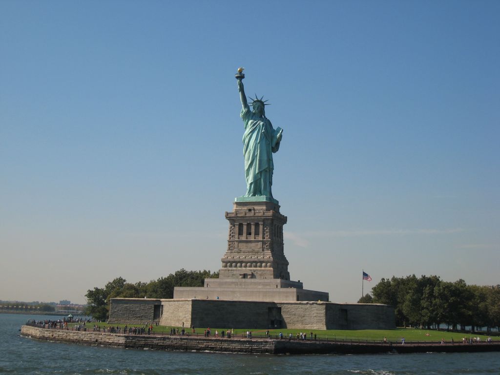 Vue sur la Statue de la Liberté à New York (Crédit : Wikimedia commons)