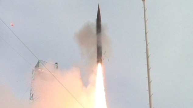Un vol réussi de l'intercepteur de missiles du système Arrow 3, le 3 janvier 2014. (Crédit : ministère de la Défense)