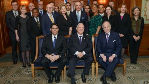 Danny Danon, Reuven Rivlin et Ronald Lauder avec les ambassadeurs. (Crédit : Shahar Azran)