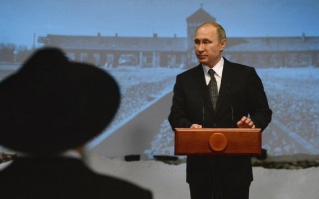 Le président russe Vladimir Poutine parle au Musée juif à Moscou le 27 janvier 2015. (Crédit  AFP PHOTO / POOL / VASILY MAXIMOV)