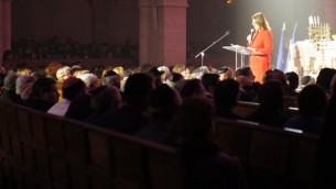 Aliza Bin-Noun au concert à la synagogue de la Victoire dédié aux victimes des attentats de l'Hyper Cacher de Vincennes, le 9 janvier dernier - 9 décembre 201( (Crédit : Eva Tapiero/Times of Israel)