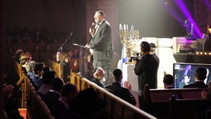 Nachum Segal au concert à la synagogue de la Victoire dédié aux victimes des attentats de l'Hyper Cacher de Vincennes, le 9 janvier dernier - 9 décembre 201( (Crédit : Eva Tapiero/Times of Israel)