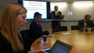 Itamar Marcus, fondateur de Palestinian Media Watch, pendant une réunion à Stockholm de députés suédois et de représentants de groupe de défense d'Israël, le 19 janvier 2016. (Crédit : autorisation)