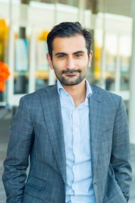 Hanif Bali, député suédois du parti modéré. (Crédit : Fredrik Wennerlund)