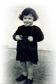 Joanna Millan, survivante de l'Holocauste, petite fille. (Crédit : autorisation)