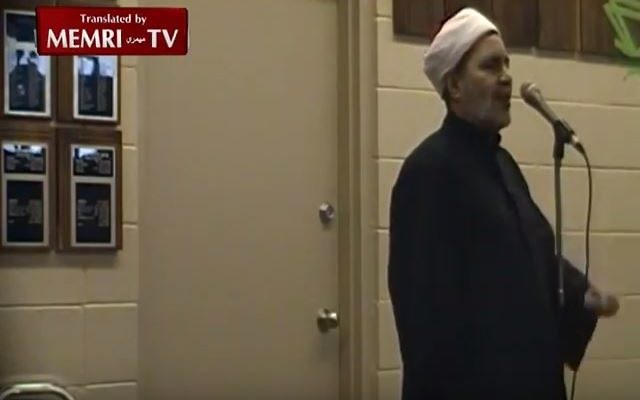 Le sheick Shaban Sherif Mady pendant son sermon du vendredi dans l'Alberta, au Canada, affirme que Rome sera conquise par l'islam, comme l'a été Constantinople. (Crédit : capture d'écran YouTube/MEMRI)