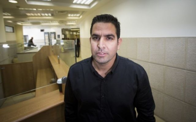 Menny Naftali, ancien employé de la résidence du Premier ministre, au tribunal du travail du district de Jérusalem, le 25 mars 2015. (Crédit : Yonatan Sindel/Flash90)