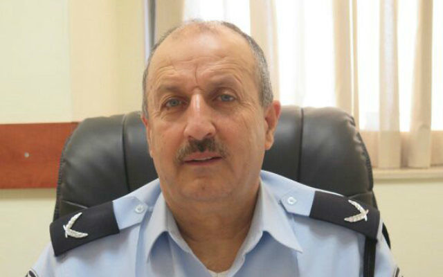 Jamal Hakrush devrait devenir le premier Arabe musulman à s'élever au rang de commissaire adjoint de la police israélienne, le 11 février 2016 (Crédit : police israélienne)