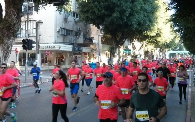 Les participants au marathon annuel de Tel-Aviv, le 26 février 2016 (Crédit : Itamar Sharon)