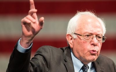 Bernie Sanders pendant un rassemblement à Dearborn, Michigan, le 7 mars 2016. (Crédit : Geoff Robins/AFP)