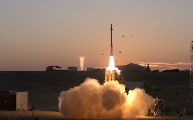 Un test du système de défense anti-missile Fronde de David (Crédit : ministère de la Défense)