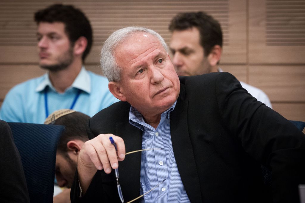 Avi Dichter pendant une réunion de la Knesset, le 19 novembre 2015. (Crédit : Miriam Alster/Flash90)