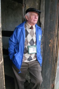 Jack Adler lors d'une marche de la vie à Dachau (Crédit : Autorisation)