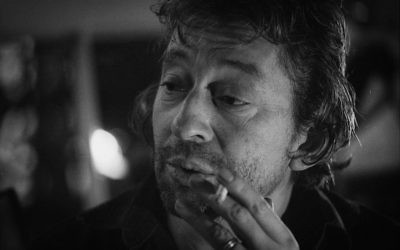 Serge Gainsbourg par Claude Truong-Ngoc -1981 (Crédit : Wikipédia CC BY-SA 3.0)