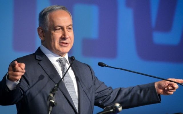 Benjamin Netanyahu lors d'une rencontre avec les maires du pays, le 14 avril 2016 (Crédit : Flash90)