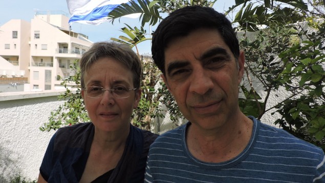 Leah et Simcha Goldin se sont lancés dans une campagne incessante pour retrouver le corps de leur fils, Hadar. Il a été capturé et tué pendant un affrontement dans le sud de la bande de Gaza le 1er août 2014. (Crédit : JTA/Ben Sales)