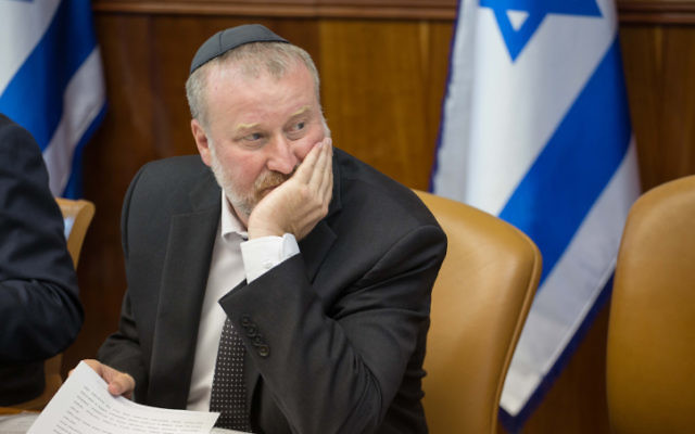 Le procureur général Avichai Mandelblit à Jérusalem, le 5 juillet 2015. (Crédit : Emil Salman/POOL)