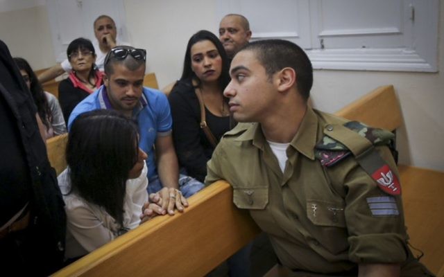 Elor Azaria, le soldat israélien qui a abattu un attaquant palestinien désarmé et neutralisé en mars 2016 à Hébron devant la cour militaire de Jaffa, le 9 mai 2016. (Crédit : Flash90)