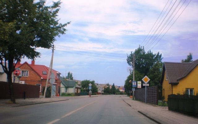 Vue d'une rue de la ville de Vilkaviskis (Crédit : Commons.wikimedia)