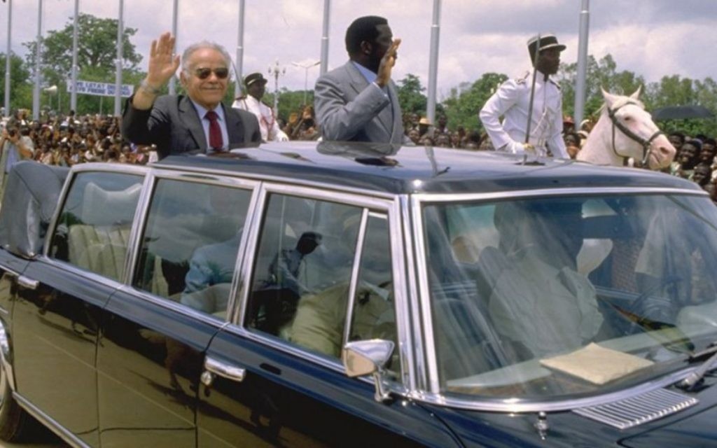 Le Premier ministre Yitzhak Shamir en visite au Togo en juin 1987. (Crédit : GPO)