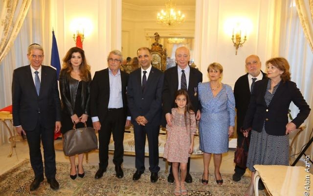 Les récipiendaires de l'Ordre du mérite tunisien Claude Nataf, Serge Moati, Michel Boujenah à l'ambassade de Tunisie (Crédit : Page Facebook Moché Lewin)