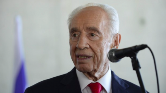 Shimon Peres, le 27 juillet 2015 à Tel Aviv (Crédit : Tomer Neuberg/Flash90)