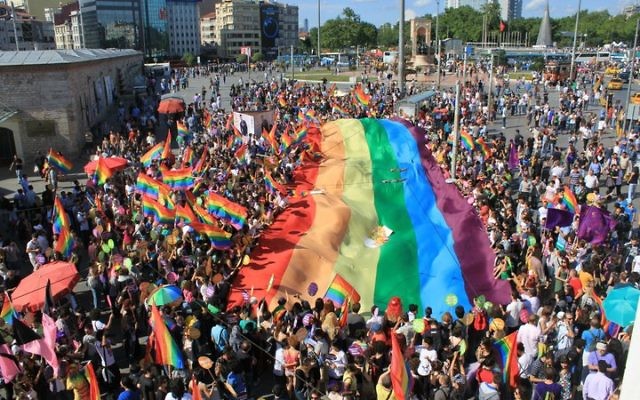 Illustration : la Gay Pride d'Istanbul sur la place Taksim, en 2011. (Crédits : Wikipedia)