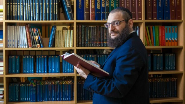 Le rabbin Boruch Gorin est l'éditeur de Knizhniki, une maison d'édition basée à Moscou qui travaille à traduire du yiddish vers le russe (Crédit : autorisation)