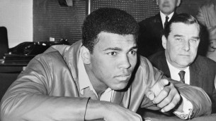Le boxeur légendaire Mohamed Ali en 1966 (Crédit : CC BY-SA Archives nationales néerlandaises via Wikimedia Commons)
