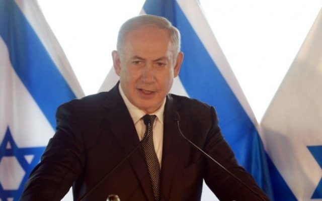 Le Premier ministre Benjamin Netanyahu pendant la conférence de presse annonçant les détails de l'accord de réconciliation entre Israël et la Turquie, à Rome, le 27 juin 2016. (Crédit : Amos Ben-Gershom/GPO)
